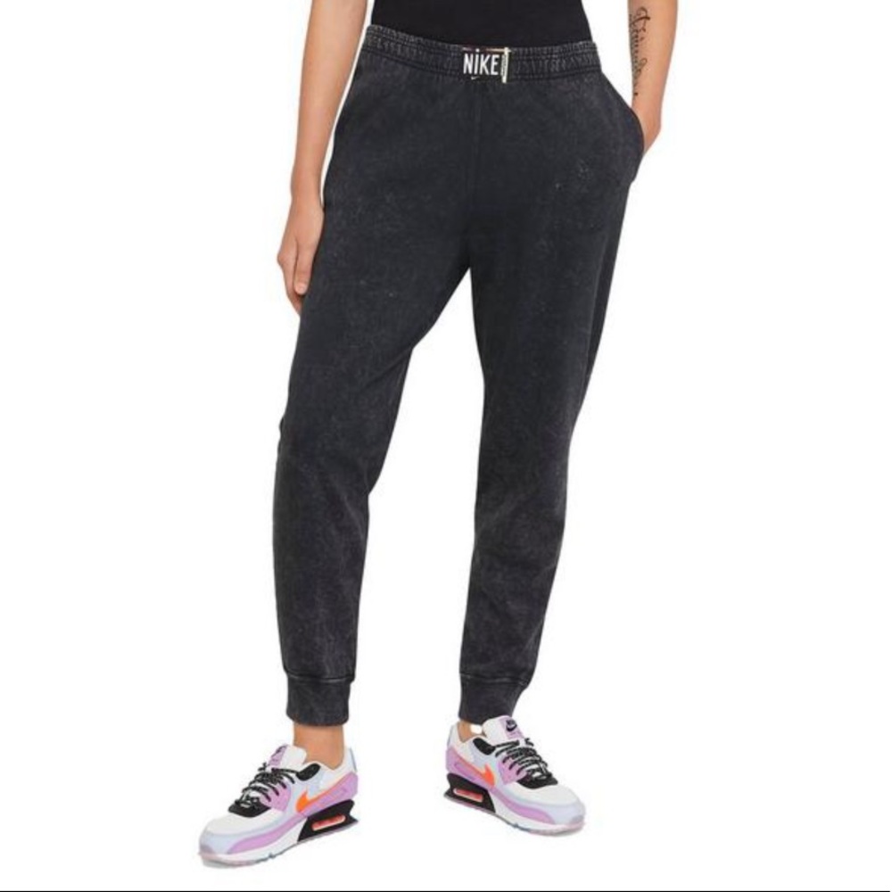 Nike Women's Sportswear Washed Jogger Pants